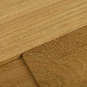 Tabla de madera de iroko lista para enviar