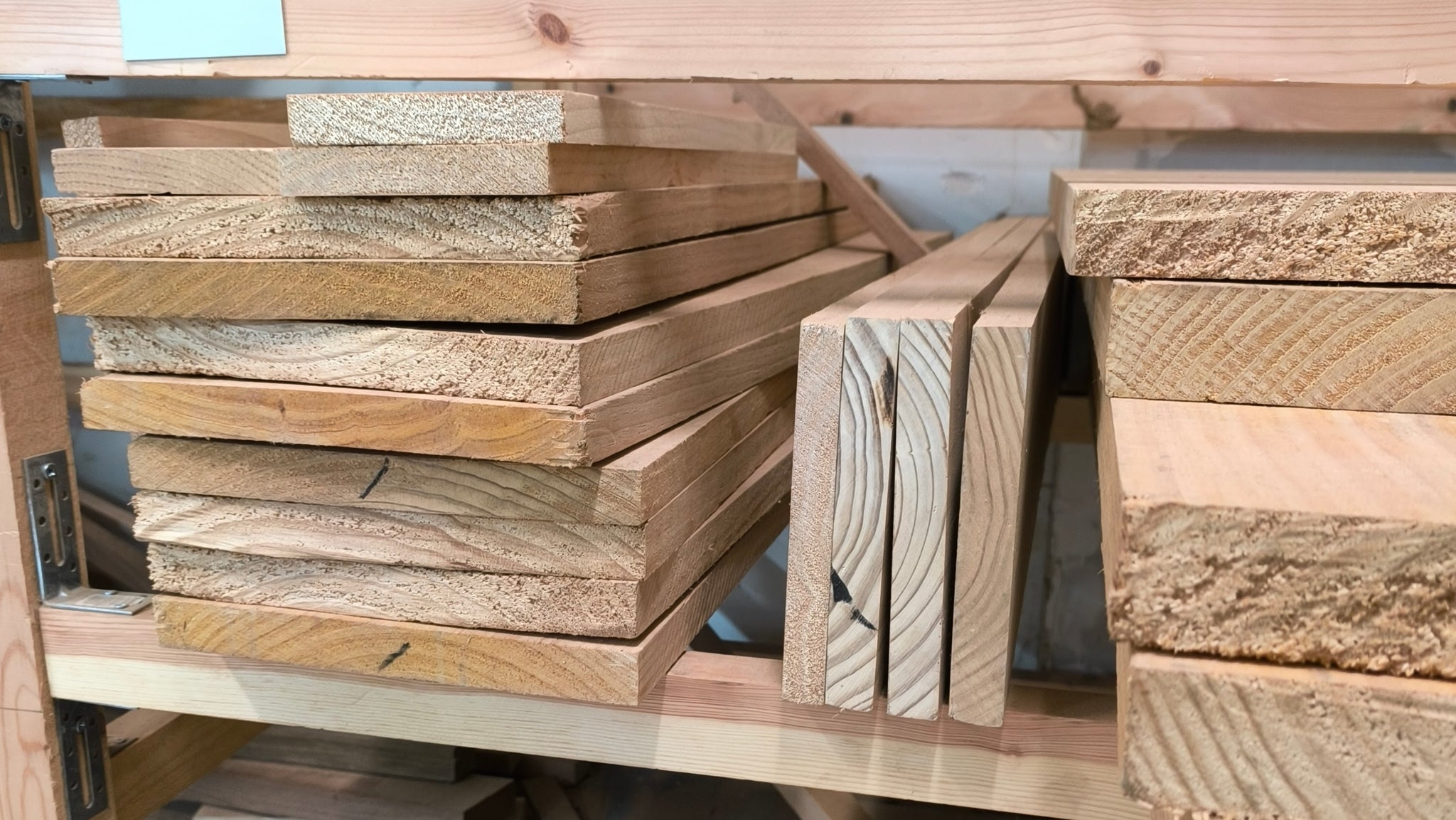 Tavola di legno di cedro spagnolo pronti per la spedizione